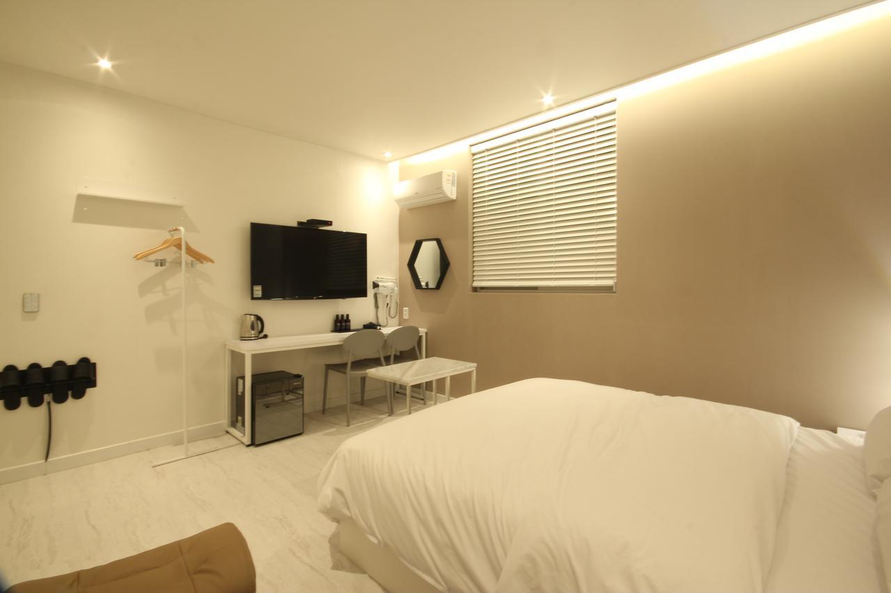 Hotel Yam Yeosu Hakdong Bagian luar foto