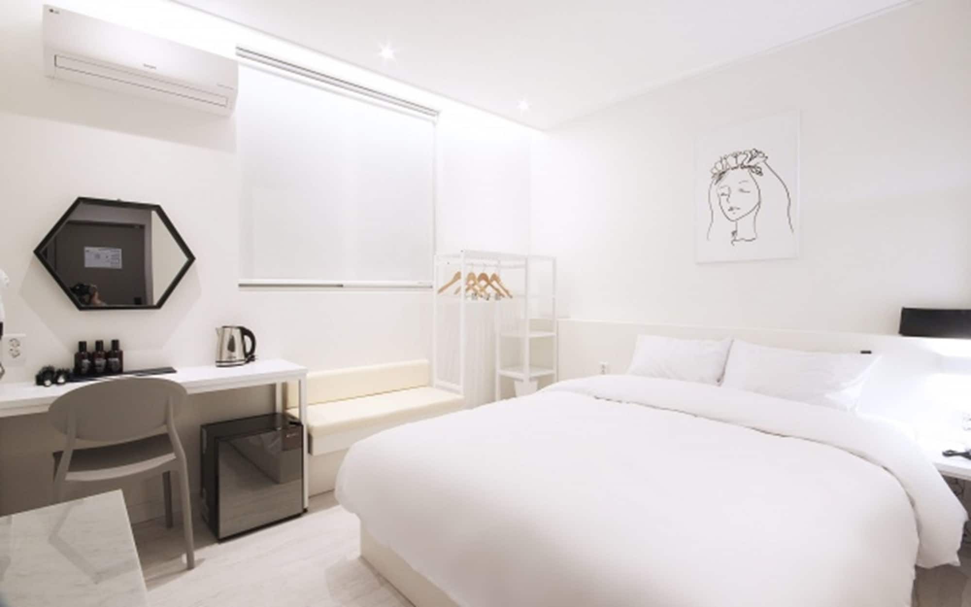 Hotel Yam Yeosu Hakdong Bagian luar foto