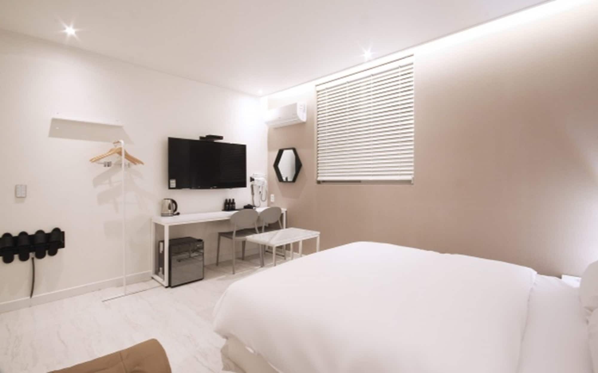 Hotel Yam Yeosu Hakdong Bagian luar foto